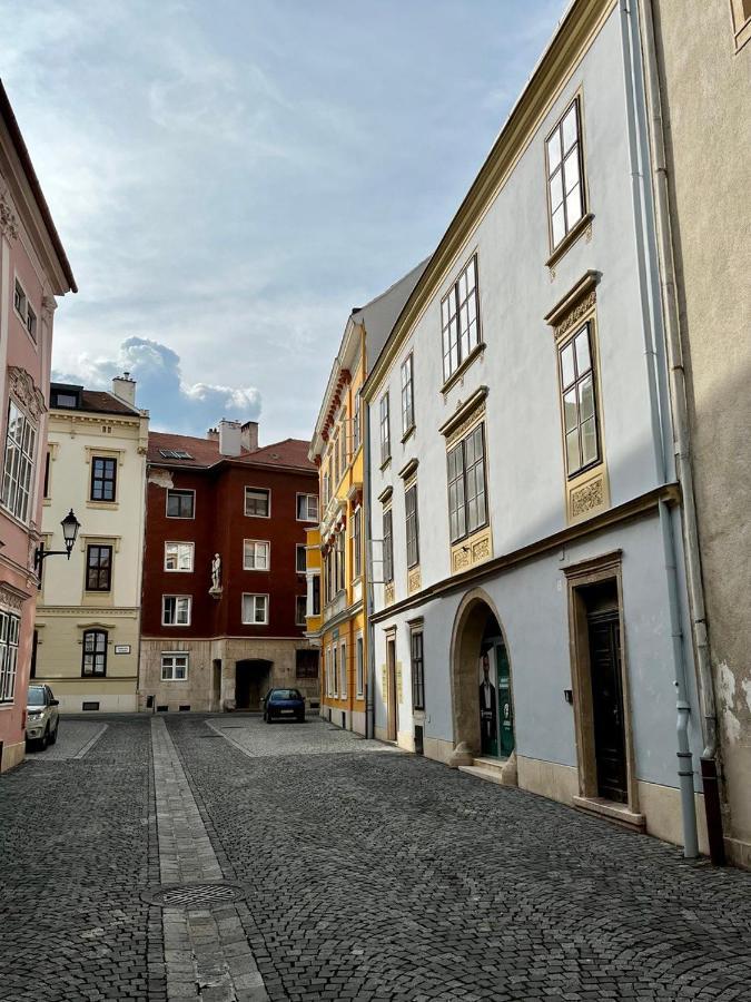 Varga *